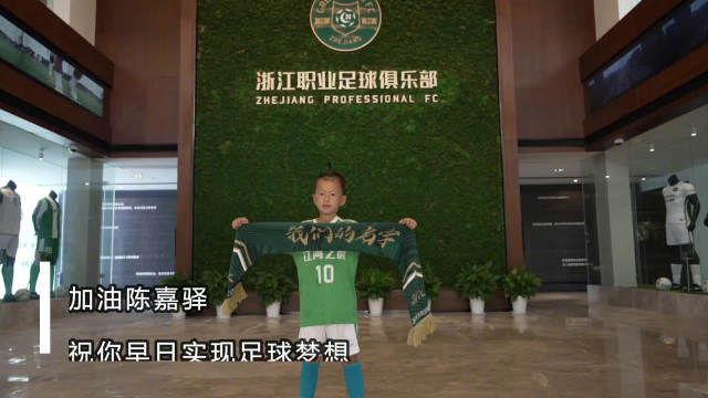 白丝老师喂我乳让我扒开双腿小说